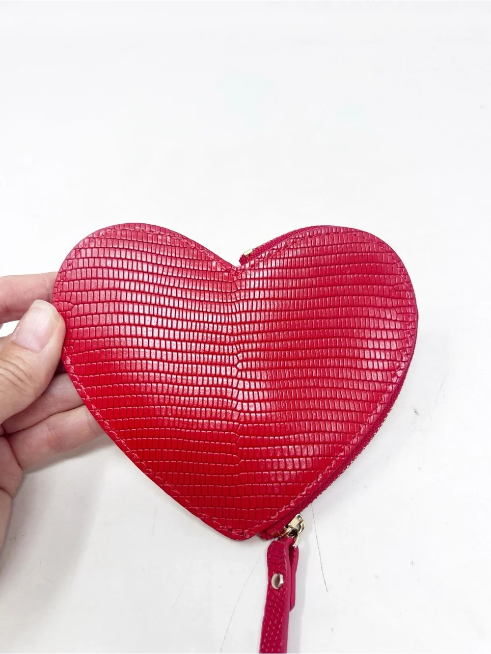 KATE SPADE “SECRET ADMIRER” LIZARD EMBOSSED RED LEATHER HEART SHAPE COIN PURSE